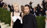 Saint Laurent hẳn không thể ngờ việc mời Rosé đến Met Gala lại làm các nhà mốt khác khó xử