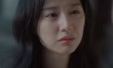 Kỹ năng khóc của Kim Ji Won thăng hạng rõ rệt khi đóng "Queen Of Tears"