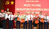 Lãnh đạo Tỉnh ủy Bắc Ninh trao các quyết định bổ nhiệm, phân công cán bộ lãnh đạo.