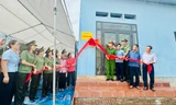 Ban Thanh niên và Hội Phụ nữ Công an tỉnh Bắc Giang khánh thành nhà mới cho chị Phùng Thị Thanh Thảo.