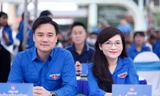 Bí thư Tỉnh Đoàn Bắc Ninh Trần Văn Đăng và chị Hồ Hồng Nguyên - Trưởng Ban Thanh niên trường học Trung ương Đoàn dự chương trình. Ảnh: Nguyễn Thắng