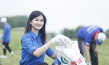 Tuổi trẻ Bắc Ninh thu gom rác thải. Ảnh: Nguyễn Thắng