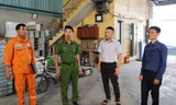 Đoàn liên ngành kiểm tra cơ sở sản xuất ở Cụm công nghiệp làng nghề Mẫn Xá.