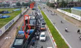 Nhà máy hoàn thành, nhưng hàng rào dự án nước thải Yên Xá vẫn gây tắc đường