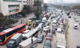 Ùn tắc tại công trình hầm chui Giải Phóng - Kim Đồng từ sáng đến trưa 