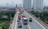 Cầu Thăng Long liên tục tắc kéo dài vì xe 'hổ vồ' chạy dày đặc
