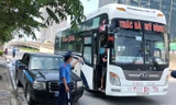 Thanh tra giao thông Hà Nội kiểm tra xe khách trên đường Phạm Hùng sáng 18/5