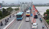 Vì sao làn cầu yếu ở hai bên cầu Chương Dương khó cấm ô tô?