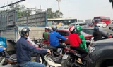 Ùn tắc nhiều giờ nút giao đường 70, đường BT Nguyễn Xiển - Xa La