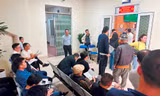 CSGT Hà Nội nói lý do người dân phải xếp hàng chờ đổi bằng lái xe