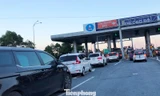 Làn thu phí không dừng ETC tắc cứng trong chiều qua và sáng nay.