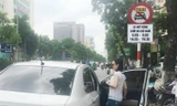 Trên các tuyến phố cấm taxi Hà Nội từ nay có thêm biển cấm xe hợp đồng dưới 9 chỗ