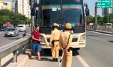 Xử lý xe khách chạy xuyên tâm biến đường thành 'bến cóc'