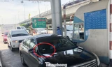Xe có dán thẻ nhưng sáng 8/7 đi vào làn thu phí ETC tài khoản không có tiền.