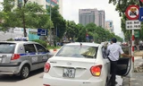 Nhiều tuyến phố Hà Nội thực hiện cấm taxi vào giờ cao điểm. 