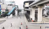  Tại các nút giao, tuyến đường vốn hàng ngày được xem là những “điểm đen” về ùn tắc với lượng phương tiện vượt gấp nhiều lần thiết kế, những ngày tháng tư này vắng vẻ đến… không ngờ. 