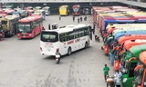  Đã có 4 DN vận tải tại bến xe Nước Ngầm xin tăng giá cước dịp Tết. Ảnh: T.Đảng