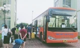 Xe buýt đón người hết cách ly về các quận huyện Hà Nội trong 2 ngày qua.