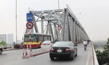 Cấm toàn bộ xe qua cầu Chương Dương trong đêm 30/12 để phục vụ kiểm định. Ảnh: Trọng Đảng