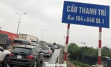 Cầu Thanh Trì ùn tắc trong ngày đầu hạ tốc độ xuống 60km/h