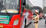 Xe ô tô được hướng dẫn ra, vào 7 bãi xe quanh khu Ba Đình 