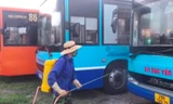 Xe buýt Hà Nội thực hiện giãn cách và phun khử khuẩn thế nào?