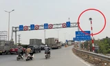 Chủ xe đi trên cầu Thanh Trì bất ngờ với tiếng loa ‘át’ tiếng còi xe