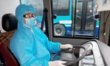 Lái xe buýt chuẩn bị hành trình đưa người sau cách ly tại Hà Nội về các địa phương.