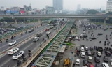 Hợp long hai cầu vượt thép tại nút giao Mai Dịch sau 6 tháng thi công