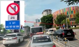 Sở Xây dựng Hà Nội nói gì về biển báo bất ngờ ‘chặn’ đường ô tô ở làn hỗn hợp? 