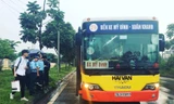 Xe buýt tuyến 74 hoạt động trên đường