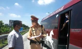 Các chốt kiểm soát phương tiện vận tải hành khách, hàng hóa. Ảnh: Thanh Hà.