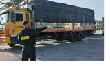 Nhiều xe tải, xe khách phải quay đầu trên cao tốc Pháp Vân - Cầu Giẽ. Ảnh: Thanh Hà