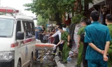 Thi thể các nạn nhân được đưa đến nhà tang lễ trong sáng ngày 4/4.