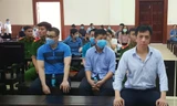 Các bị cáo trong vụ buôn lậu thuốc ung thư giả VN Pharma. Ảnh: Tân Châu.
