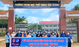 Nhiều sĩ tử vượt 100 km đồi núi đi thi, đoàn thanh niên 'lên dây cót' tiếp sức Gen Z vượt vũ môn