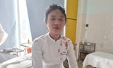 Nữ sinh dùng guốc đánh bạn cùng lớp tóe máu đầu