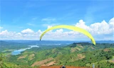 Bay dù lượn, ngắm toàn cảnh 'Vịnh Hạ Long của Tây Nguyên'