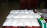 Phát hiện hơn 15kg ma túy đá trên xe khách