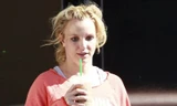 Britney Spears lại luộm thuộm trên phố