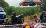 Xe máy va chạm với xe tải, gia đình 3 người tử vong