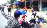 Nam tài xế tung cước 'hạ đo ván' tên cướp kéo lê cô gái giữa đường được khen thưởng