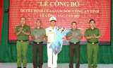 Trao quyết định của Giám đốc Công an tỉnh Bình Phước về công tác cán bộ