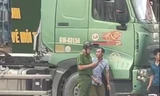 Hai học sinh lớp 7 thương vong dưới bánh xe container 