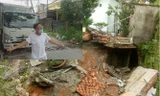 Dự án cống thoát nước dừng giữa chừng, nước lớn làm sập nhà dân