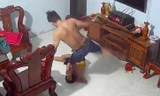 Bé trai 9 tuổi ở Bình Phước bị cha dượng bạo hành dã man