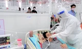 Cận cảnh quá trình điều trị F0 ở bệnh viện có sức chứa 27.000 giường tại Bình Dương