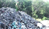 Bắt giam chủ cơ sở nuôi trồng thủy sản vì chôn 600 tấn rác thải 
