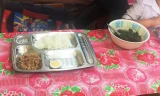 Nghi “bớt xén” bữa ăn của học sinh: Thêm hình ảnh những bữa ăn đơn sơ