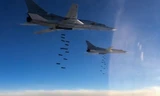 Tu-22M3 ném bom xuống các mục tiêu IS ở Syria. Ảnh: Sputnik.